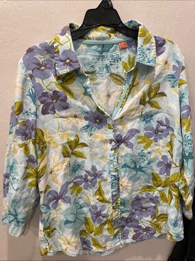 Tommy bahama size LARGE  Floral Button-Up Shirt — Purple & Olive on Light
